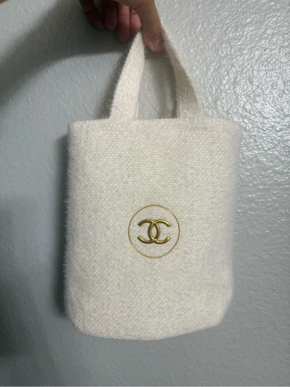 Chanel Beauté VIP Gift White Fuzzy Knit Mini Tote Bag Gold CC Logo⁠